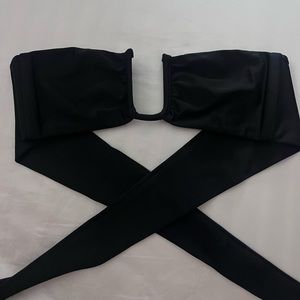 Benoa black queens top small